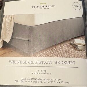 NWT Threshold Wrinkle-Resistant Bedskirt size King